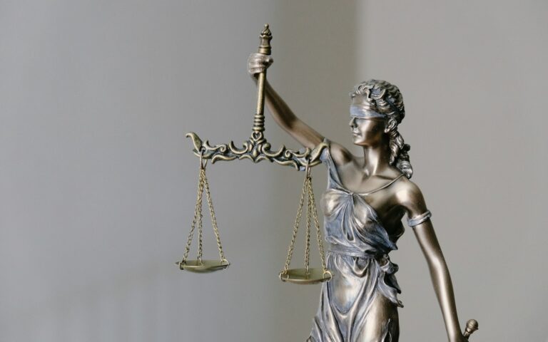 cleverklagen: Wie zwei Anwälte LegalTech ohne Investoren bauen