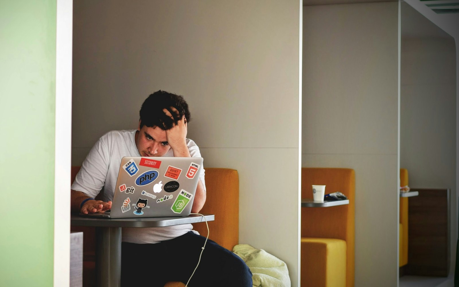 Symbolbild: Stress in der Selbstständigkeit: was Gründern wirklich hilft